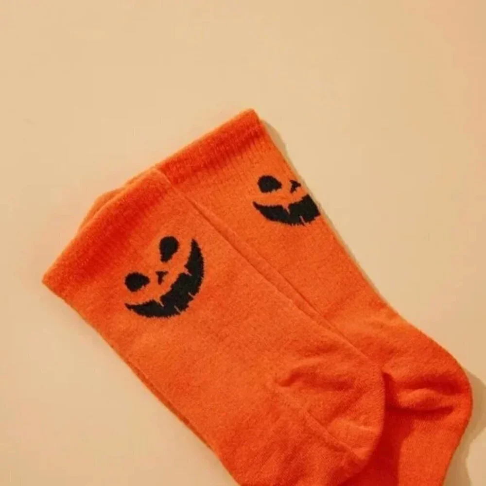 ORANGE PUMPKIN CREW SOCKS
